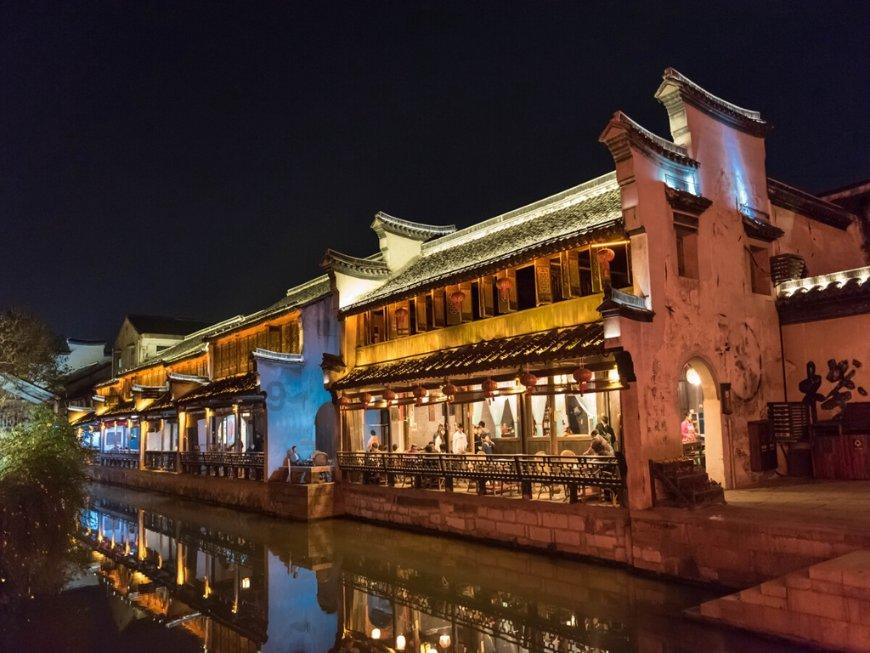 春运首日 邓州站情暖旅客回家路